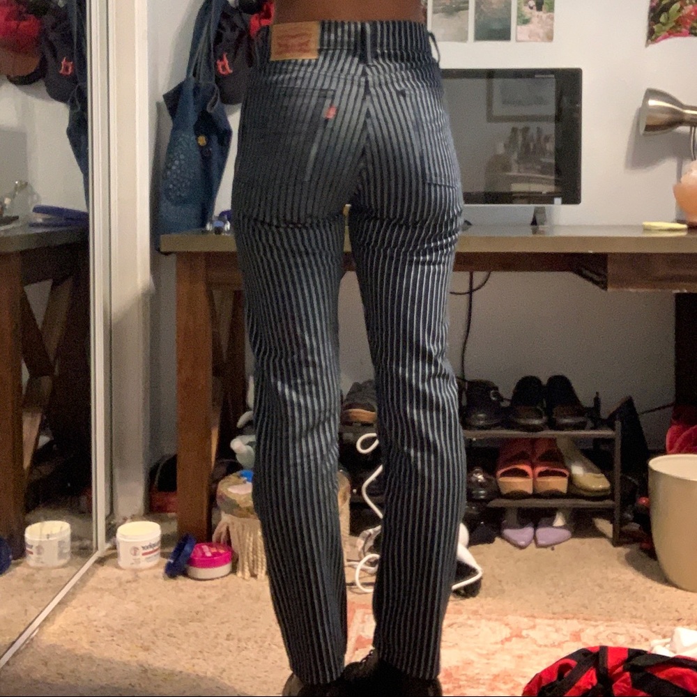 Levi wedgie fit Jean size 24